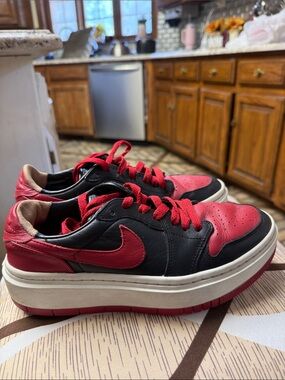 Nike Women's Black and Red Low-Top Platform Sneakers